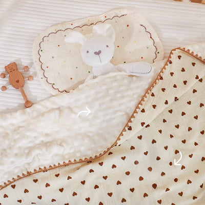 couverture bébé en velours - motif amour