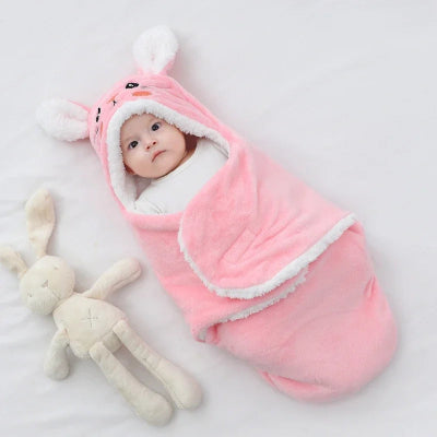 nid d'ange bébé lapin rose - fille emaillotée