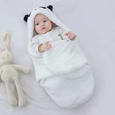 nid d'ange bébé - bébé dans sac couchage panda blanc