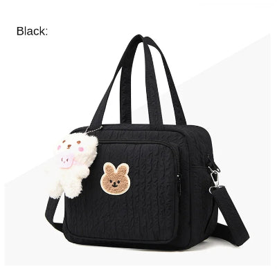 sac a langer noir avec ourson pendentif